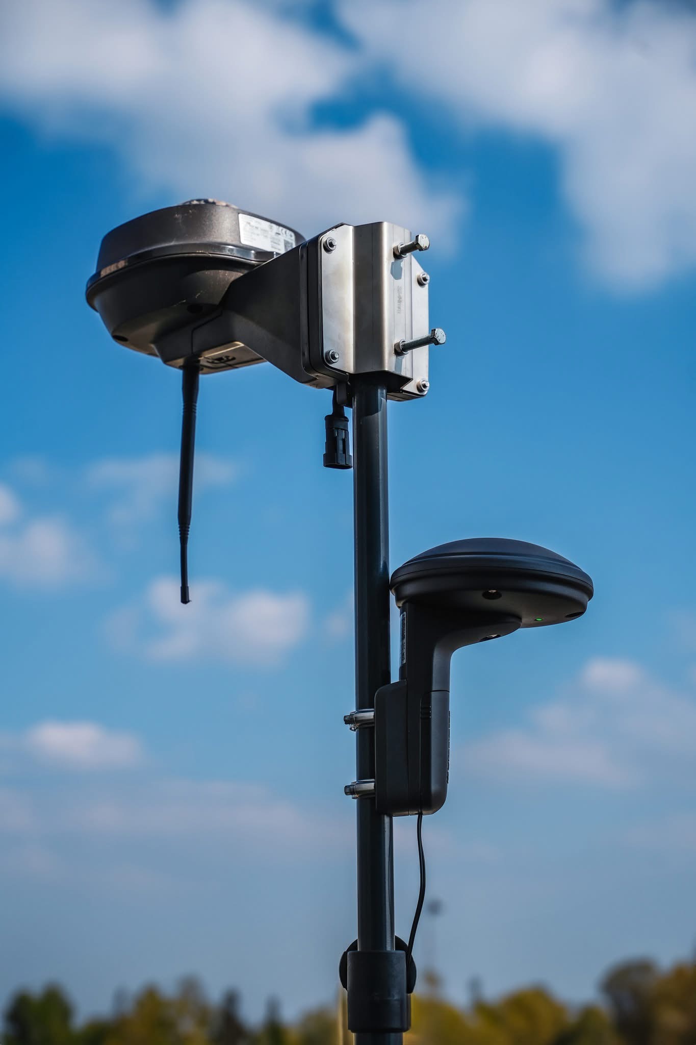 Borne de reference GPS pour tondeuse