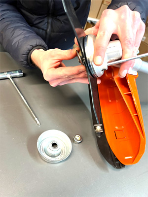 Bloquer la tete pour demonter le couteau démontage lame tete debroussailleuse