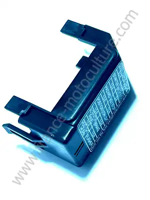 COUVERCLE BOITE FUSIBLES STV40